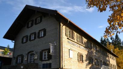 Bild: rti
Momentan wird eine Machbarkeitsstudie für das Projekt "1. Europäisches Naturverständniszentrum Silberhütte" erstellt. Das sanierungsbedürftige Schutzhaus könnte zum "grünen Klassenzimmer" werden.