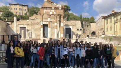Bild: exb/Gymnasium Eschenbach
Kultur tanken, Spezialitäten genießen, Italienisch-Kenntnisse verbessern: Das ermöglicht 23 Gymnasiasten der Aufenthalt in Leno im Zuge des Schüleraustausches mit dem Liceo di Ghedi.