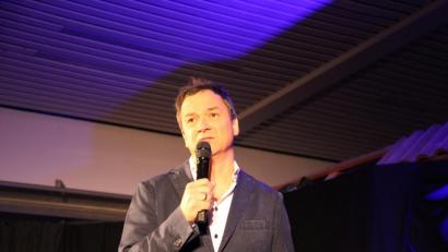Bild: prh
Stephan Bauer, der Kabarettist und Comedian hatte das Futura-Publikum auf seiner Seite. Mit seinem mit Pointen vollgespickten Programm "Vor der Ehe wollt' ich ewig leben" sorgte er für wahre Lachsalven.
