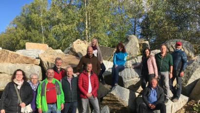 Bild: Mario Rabenbauer/exb
Bei der Führung dabei waren (von links) Ingrid Haberkorn, Andrea Fachtan, Günther Fachtan, Gerhard Kuchenreuther, Willibald Reindl, Tim Hofmann, Wolfgang Schultes, Tanja Mai, Monika Greger, Margit Bayer, Peter Brüchner, Thomas Frischholz und Helmut Härtl.