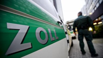 Bild: Nicolas Armer/dpa
Der Zoll hat auf der A6 kontrolliert. Zwischen Nabburg und Schmidgaden staute sich der Verkehr kilometerweit.