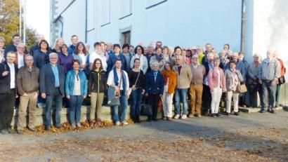 Bild: njn
Gut 80 Gläubige aus der Pfarrei pilgerten auf den Fahrenberg. Mit dabei war auch Pfarrer Martin Besold (vorne links).