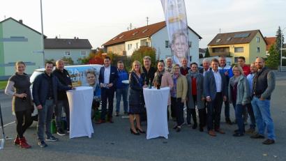 Bild: Dobmeier
Der Verkehr in der Hauptstraße, die hinter den Rothenstädtern vorbeiführt, nehme trotz naher Autobahn zu, ist die objektive Meinung von Bürgern aus Rothenstadt.