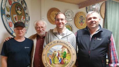 Bild: exb
Nach der Siegerehrung des Geburtstagsschießens (von links): Armin Strobel, Schützenmeister Reinhold Brandl, der Gewinner Martin Partsch und Werner Trepesch.