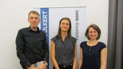 Bild: aks
Norwegische Literatur kommt nicht nur auf der Frankfurter Buchmesse gut an: Veranstalter Ralf Volkert mit Schriftstellerin Helga Flatland und Übersetzerin Elke Ranzinger (von links).