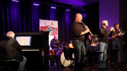 Bild: mfh
Die Jazzband Heye's Society lederte im Seidel-Saal bestens auf.