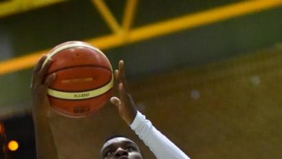 Bild: A. Schwarzmeier
Kenneth Walters sprang nach den Ausfällen von Daniel Waldhauser und Radek Jezek in die Bresche. Der US-Amerikaner steuerte 32 Punkte zum Heimsieg der Hamm Baskets gegen die Regnitztal Baskets II bei.
