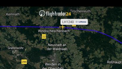 Screenshot: lnz/Flightradar24
Auf seinem kommerziellen Erstflug von Frankfurt nach Wien am Dienstagnachmittag kam der Airbus mit dem Kennzeichen D-AIWK und dem Taufnamen "Weiden in der Oberpfalz" gegen 16.30 Uhr seiner Patenstadt recht nahe.