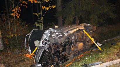 Bild: fphs
Zwischen Wunsiedel und Röslau sind zwei Fahrzeuge kollidiert. Ein Mann kam bei dem Unfall ums Leben.