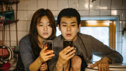 Bild: Koch Film/dpa
Park So Dam (links) als Ki-jung und Choi Woo Shik als ihr Bruder Ki-woo im Films "Parasite".