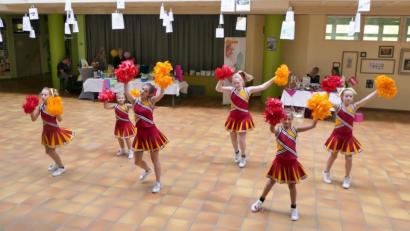 Bild: wbe
Cheerleader vom Verein Cheer force Sulzbach-Rosenberg zeigten eine peppige Performance.