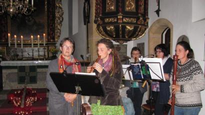 Bild: sei
Das Flötenensemble der evangelischen Gemeinde mit Renate Buchfelder, Elke Wiesner, Gisela Prölß, Rosi Uschold und Katrin Wiesner (von links ) gestaltete die Taizè-Andacht musikalisch.