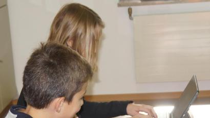 Bild: weu
Surface, Laptop, Tablet und Co. haben im Unterricht an der Doktor-Eisenbarth-Schule längst Einzug gehalten. Der Schulverband stellte die Weichen dafür, dass für die "digitale Schule" weitere Bausteine gesetzt werden können.