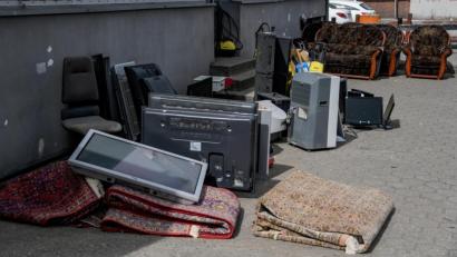 Bild: Axel Heimken/dpa
Die Couch von Kollege Matthias landete auf dem Sperrmüll.