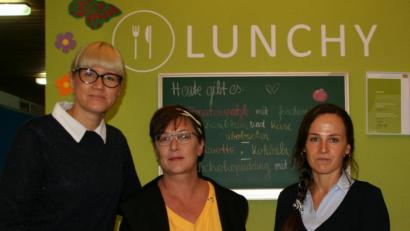 Bild: fpoz
Sie sorgen für einen geregelten Ablauf in der Ganztagsbetreuung: Natalija Messer, Martina Brenner und Liubou Skadorva (von links).