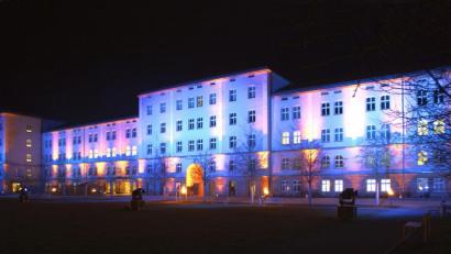 Bild: exb
Die OTH Amberg-Weiden lädt zur Nacht der Wissenschaft am Freitag, 25. Oktober. Ein besonderer optischer Höhepunkt wird das Videomapping auf der Fassade sein.