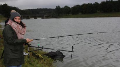 Bild: Konrad Rosner
"Wenn ein Fisch anbeißt, ist das der absolute Kick", sagt Nina Rath.