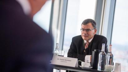 Bild: Lino Mirgeler/dpa
Florian Herrmann (47, CSU) ist seit 2018 bayerischer Staatsminister für Medien, Bundes- und Europaangelegenheiten.