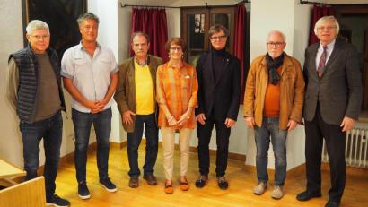 Bild: Bühner
Mitglieder im Vorstand des Freundeskreises der Weidner Max-Reger-Tage sind (von links) Fridolin Wechsler, Lars-David Kellner (Beiräte) ; Wolfgang Lindner (Revisor) Waltraud Koller-Girke (Schriftführerin), Horst Petzold (Vorsitzender), Hermann Hubmann (Revisor) und Dietmar Prusko (Schatzmeister).