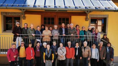 Bild: gz
Der Jahrgang 1952/53 begibt sich am Kommunbrauhaus auf die Spuren der Biergeschichte.