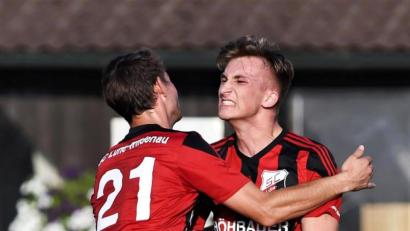 Bild: btg
Nico Argauer (rechts) hatte in dieser Saison bislang häufig Grund zu jubeln: Der Angreifer des SC Luhe-Wildenau traf zur Halbzeit in der Bezirksliga Nord bereits 19 Mal.