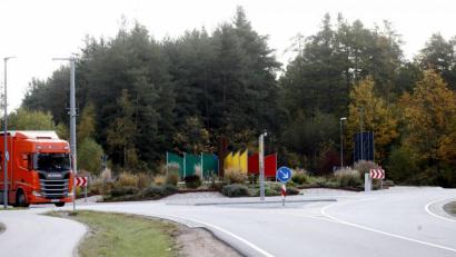 Bild: Hirsch
Hier am "Kreisel" oberhalb der Kartbahn wird die neue Feuerwache für das Industriegebiet Wackersdorf entstehen. Die Fertigstellung ist für 2021 geplant.