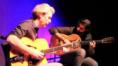 Bild: stg
Frank Wuppinger (links) und Ozan Coşkun begeisterten am Donnerstagabend mit ihren Gitarrenklängen in Amberg