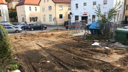 Bild: ihl
Die Stadtmauer ist wieder unter der Erde. Die Ausgrabung soll so über den Winter vor Schäden durch das Wetter geschützt werden.