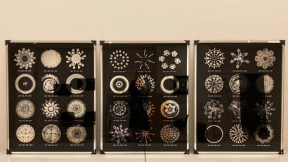 Bild: exb
Leuchtende Kristalle: Damit bezaubert Miriam Ferstl derzeit die Besucher des Pilgerzentrums in Rom.