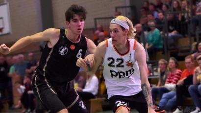 Bild: af
DJK-Flügelspieler Tobias Baier (am Ball), dessen Formkurve zuletzt stark nach oben zeigte, droht gegen Bamberg auszufallen.