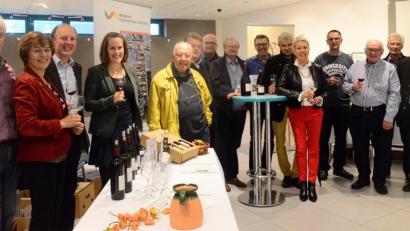 Bild: Kunz
Vier Winzer-Familien aus Weiden am See heißen Weinfreunde im City Center willkommen.
