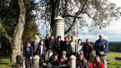 Bild: adj
Die Mittelschüler unternehmen mit Rainer Christoph auch einen Ausflug nach Paulusbrunn.
