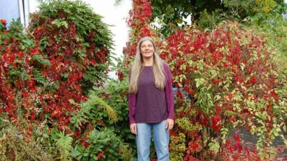 Bild: sm
Heidi Festbaum aus der Emmeram-Mark-Straße wird für ihre nachhaltige Gartengestaltung ausgezeichnet.