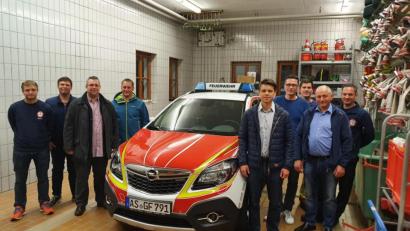 Bild: brü
Beim Ortstermin mit der Feuerwehr bzw. den First Respondern Freudenberg waren dabei (vorne, von links) Achim Kuchenbecker, Armin Daubenmerkl, Tobias Hirn, Franz Weiß und Alexander Streher sowie (hinten, von links) Stefan Götz, Thomas Baumer, Markus Donhauser und Marco Preißler.