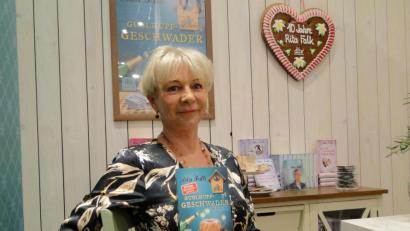 Bild: esa
Rita Falk stellt auf der Frankfurter Buchmesse ihren neuen Krimi "Guglhupfgeschwader" vor.