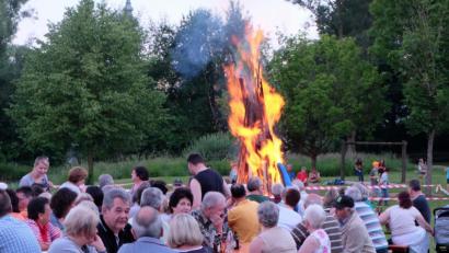Bild: le
Heimat- und Kulturarbeit zeichnete den OWV Floß und Umgebung seit bald 100 Jahren aus. Sollte sich kein neues Führungsteam finden, besteht die Gefahr, dass Veranstaltungen wie die Sonnwendfeier in der Mühlpaint nur noch in der Erinnerung weiterbestehen.