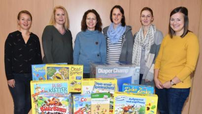 Bild: no
Bei der Übergabe der Sachspenden (von links): Anja Binder, Isabell Ebert, Melanie Schlegl, Sabrina Stibbe, Carina Kissler und Veronika Schmalzl.