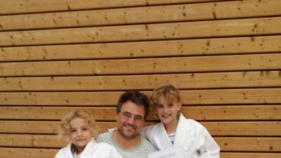 Bild: exb
Trainer Georg Baumer freute sich mit den Nachwuchs-Judokas über ihre guten Ergebnisse.