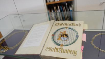 Bild: Andreas Brückmann
Das Goldene Buch der Stadt Amberg lag aus.