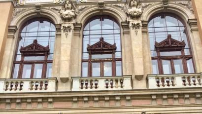 Bild: eib
Die Reisgruppe vor dem Kaiserbad.