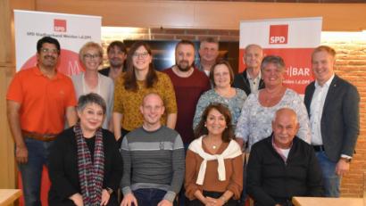 Bild: hcz
Sema Tasali- Stoll (vorne, Dritte von links) führt den SPD- Ortsverein Stadtmitte auch die nächsten zwei Jahre.