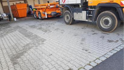 Bild: e
Das beschädigte Pflaster im städtischen Bauhof. Es wird jetzt komplett erneuert.