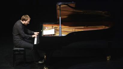 Bild: Wolfgang Steinbacher
Hochkonzentriert und voller Spielfreude setzte Herbert Schuch seinen Beethoven-Zyklus im Amberger Stadttheater fort.