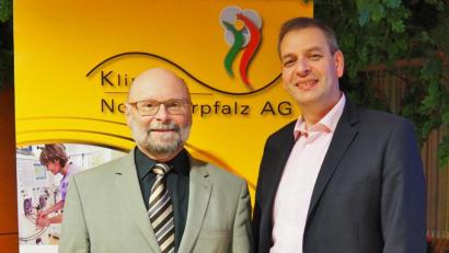 Bild: Bühner
Ärztlicher Direktor Dr. Thomas Egginger begrüßt Professor Anton Scharl (links).