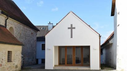 Bild: bnr
Die Renovierung des Leichenhauses in Willhof geht seinem Ende entgegen. Als letzter Schritt wird die Außenanlage neu gestaltet.