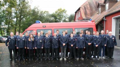 Bild: fpoz
Die erfolgreichen Lehrgangsteilnehmer mit Kreisbrandmeister Günther Fachtan (links), Kreisbrandinspektor Stefan Gleißner (Dritter von links) und Kreisbrandmeister und Ausbildungsleiter für den Landkreis Tirschenreuth Dieter Höfer (rechts).