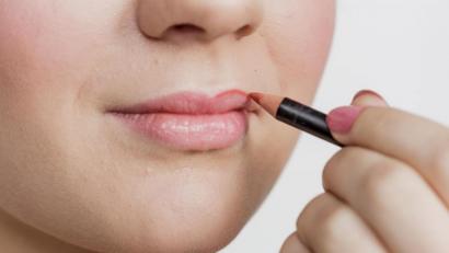 Bild: agentur_dpa
Mit der richtigen Farbe werden die Lippen zu einem wahren Blickfang.