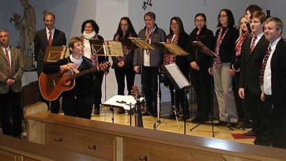 Bild: ld
CantArt mit Leiterin Elisabeth König beim Benefiz-Konzert in der Pfarrkirche in Brand