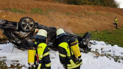 Bild: Alexander Auer
Brand nach Überschlag auf der A3 bei Laaber im Kreis Regensburg.