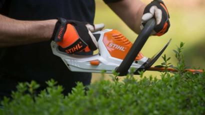 Symbolbild: dpa/Marijan Murat
Für drei Stunden Hecken schneiden verlangte ein 28-Jähriger von einer Rentnerin 2500 Euro.